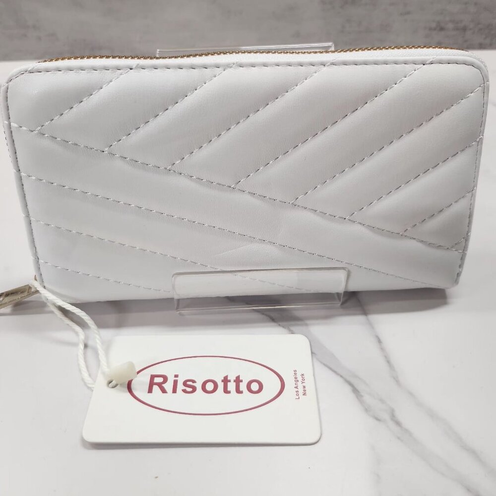 Beautiful new white women's wallet!!!